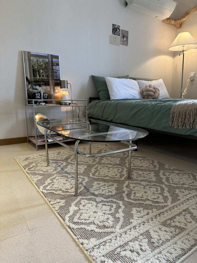 morrocan rug with throw blanket