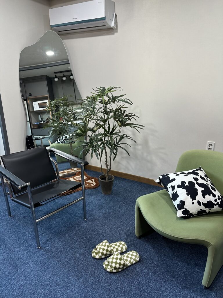 Same property, with direct white led lighting