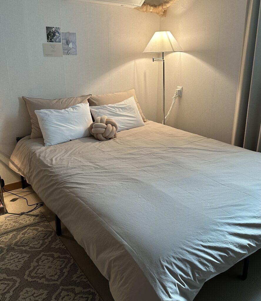 oatmeal bedsheet in guest bedroom