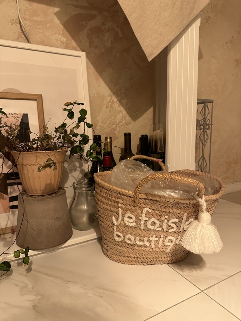 decorating with seagrass bags